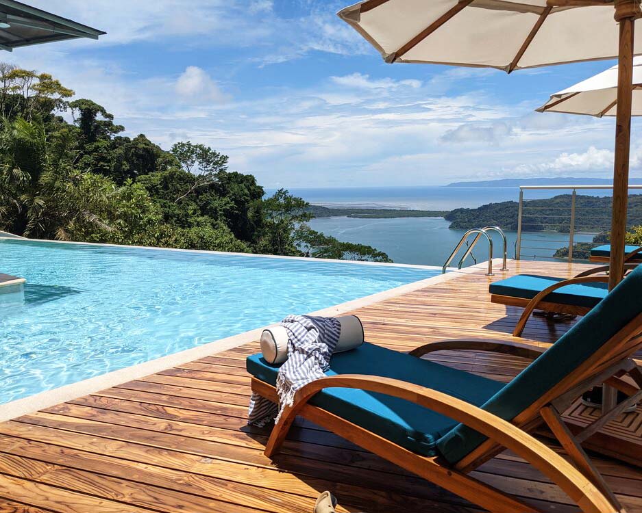 cielo lodge pool and oceanview