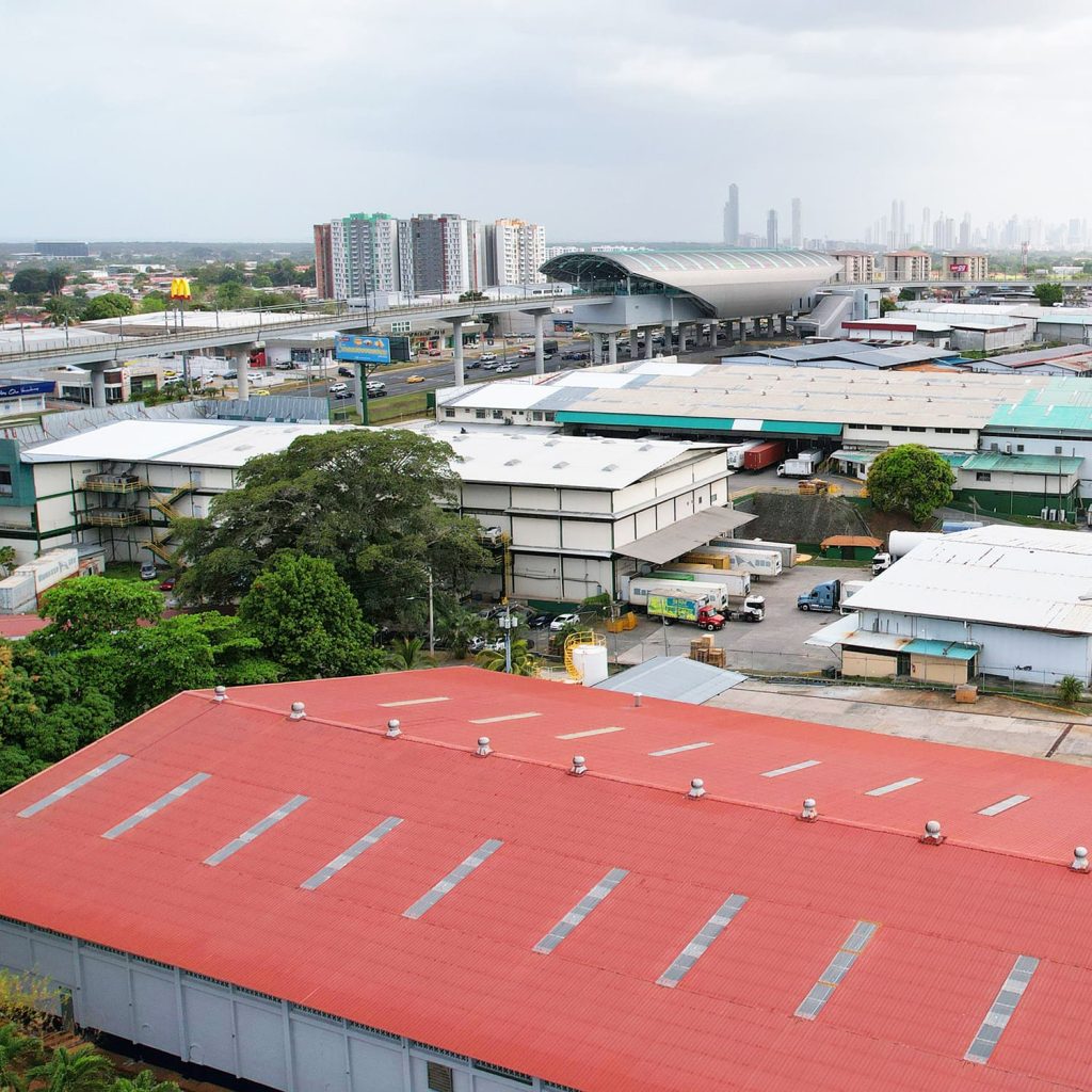 Techo bodega y estación de metro de Panamá