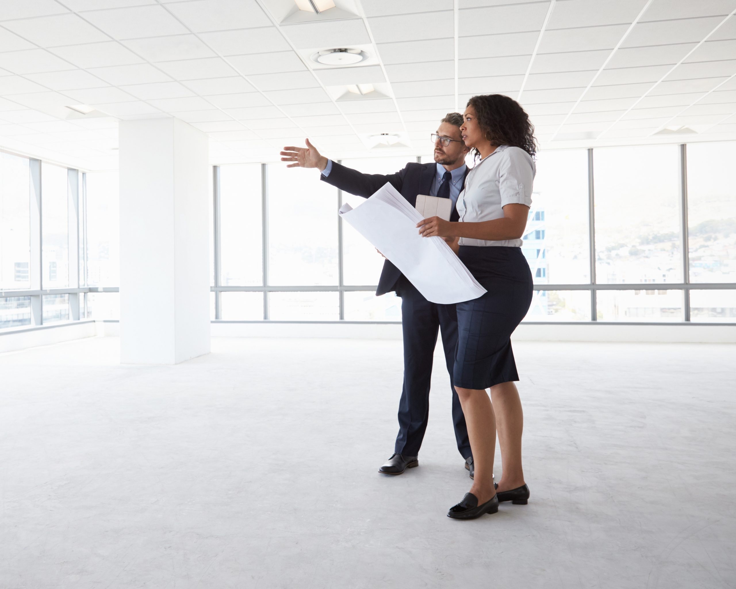 Business people meeting To look at plans In empty office