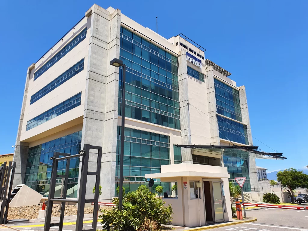 Fachada edificio kpmg escazu